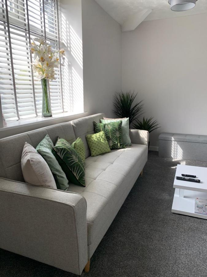 The Greens Apartment Farnworth Exteriér fotografie