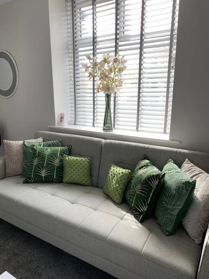 The Greens Apartment Farnworth Exteriér fotografie