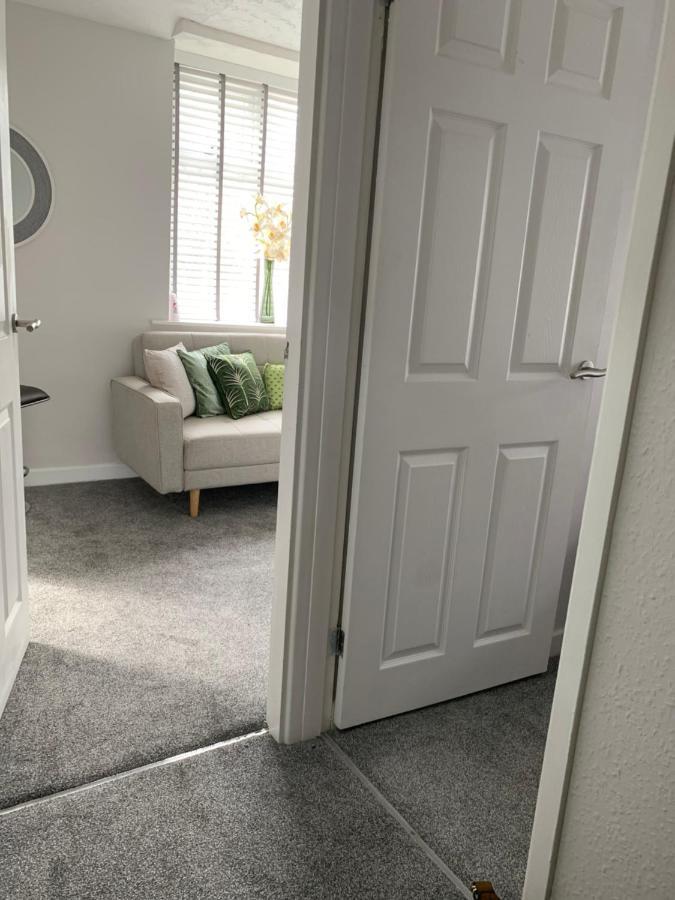The Greens Apartment Farnworth Exteriér fotografie